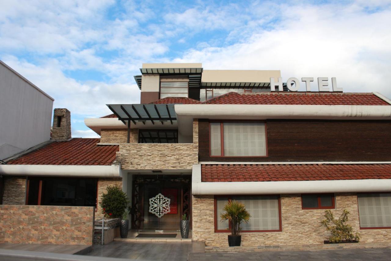Hotel Santiago De Compostella Suites クエンカ エクステリア 写真