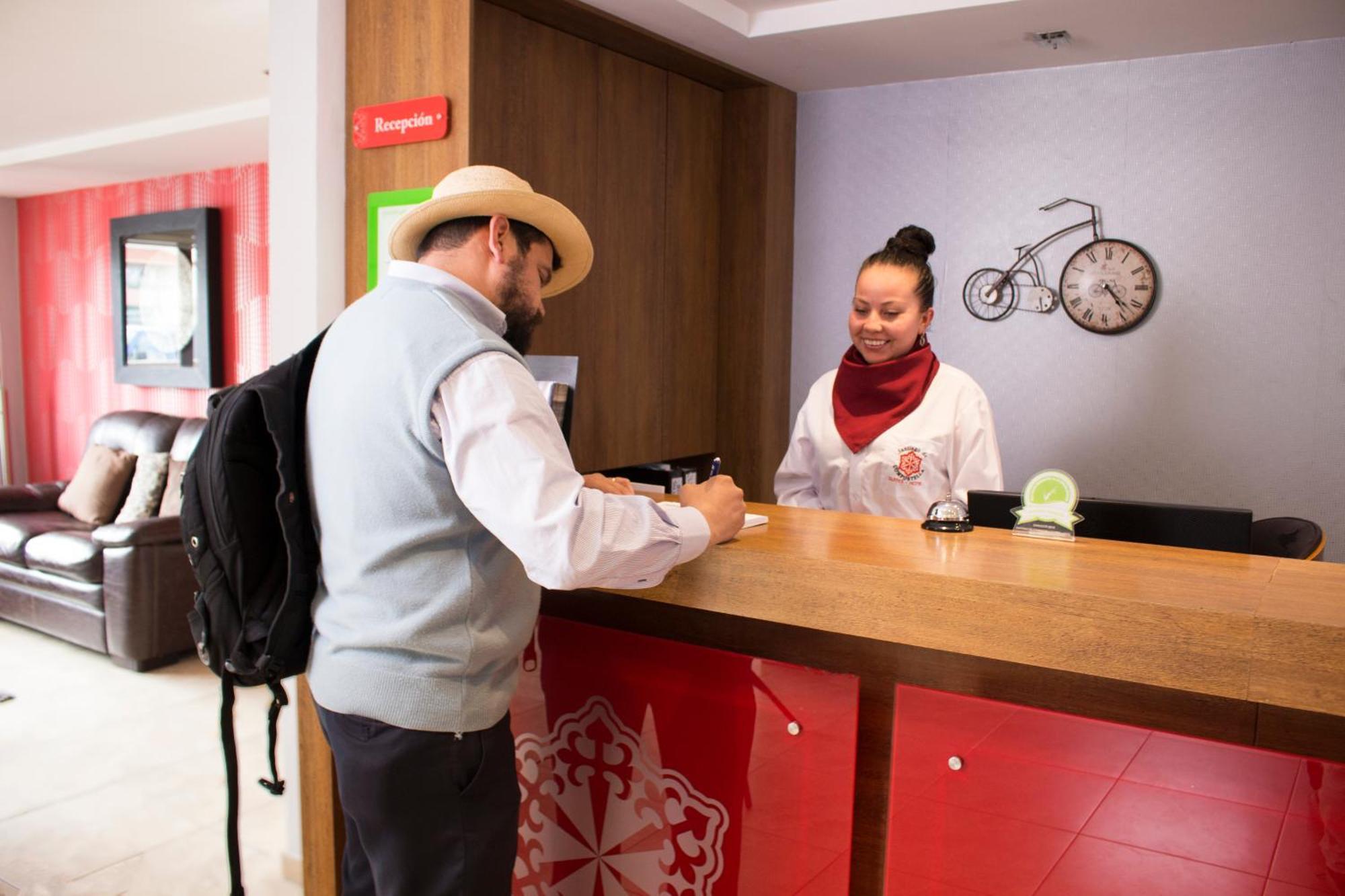 Hotel Santiago De Compostella Suites クエンカ エクステリア 写真