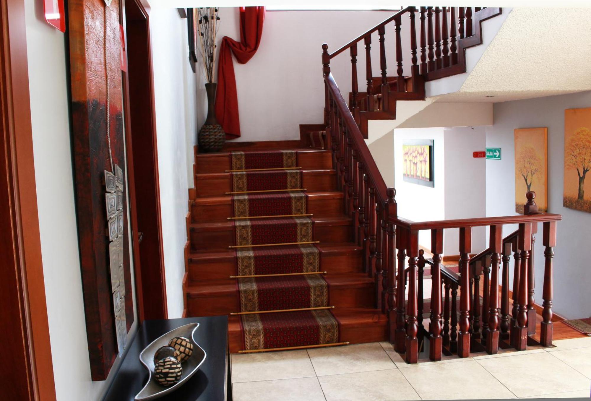 Hotel Santiago De Compostella Suites クエンカ エクステリア 写真
