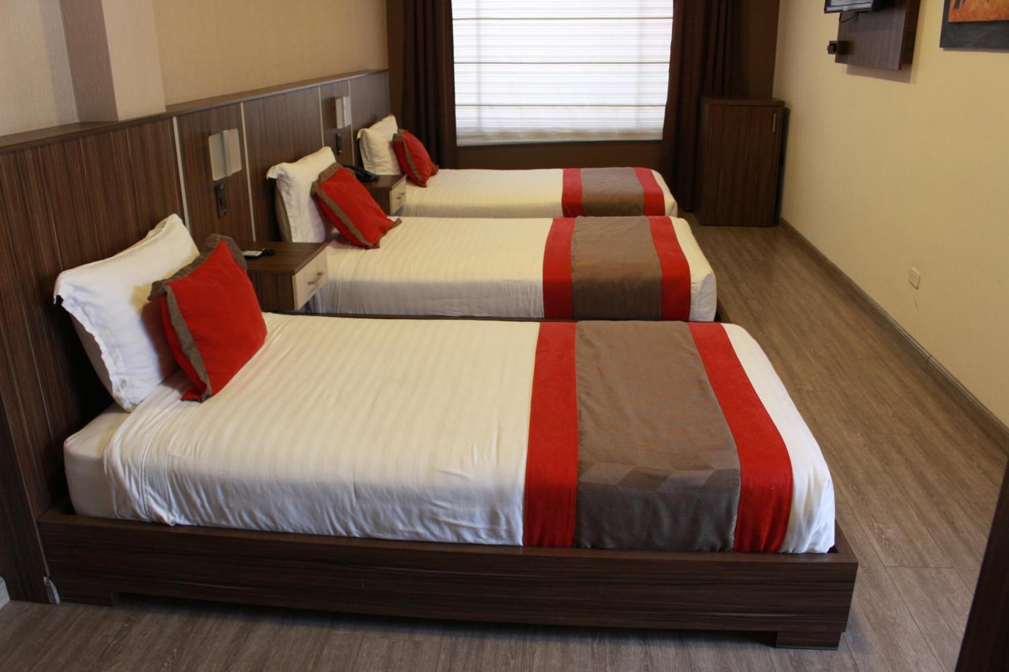 Hotel Santiago De Compostella Suites クエンカ エクステリア 写真