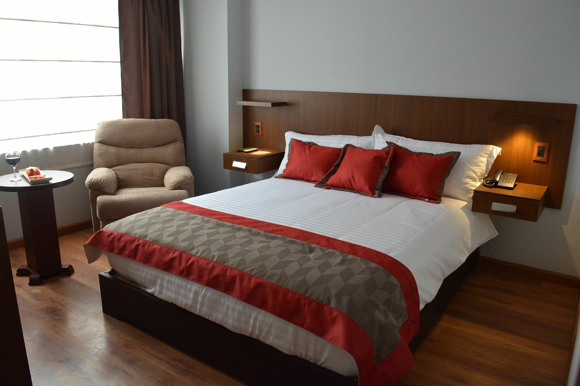 Hotel Santiago De Compostella Suites クエンカ エクステリア 写真